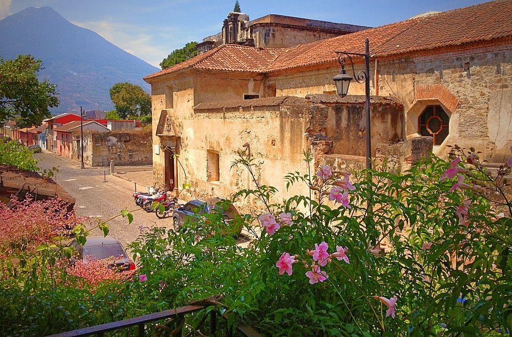 Отель Casa Capuchinas Антигуа-Гватемала Экстерьер фото